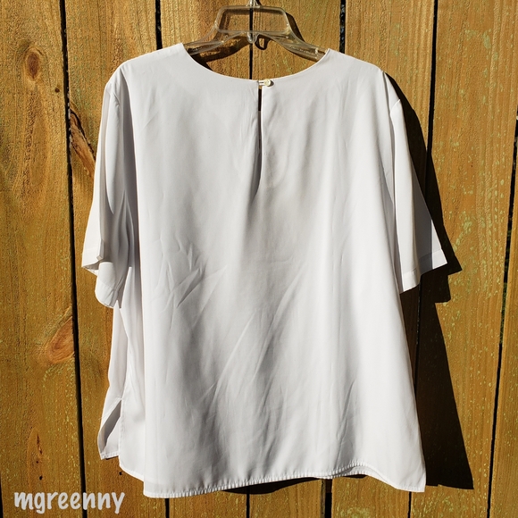 White Short Sleeved Shell Blouse 1X - Picture 2 of 6